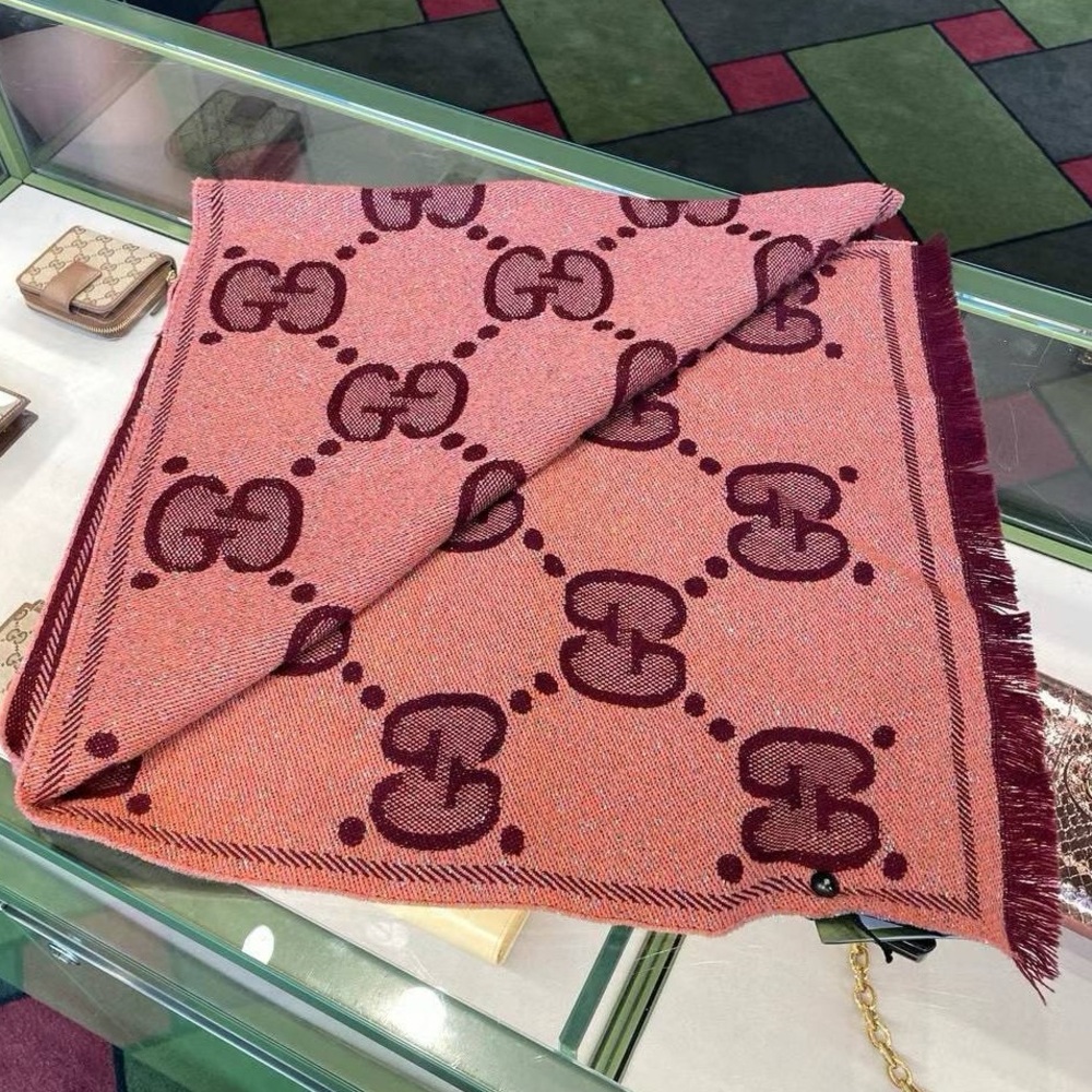 New GUCCI Jumbo GG Wool Lame Jacquard Monogram Lady Lux Scarf Salmon Bor… - Picture 9 of 9